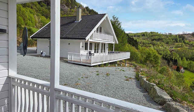 Cozy home in Fister with WiFi