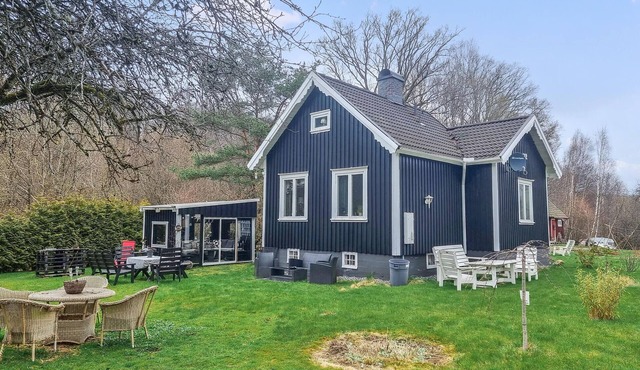 Cozy home in Floda with WiFi