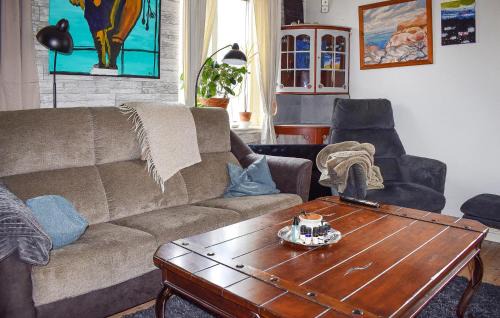 Cozy Home In Hammenhög With Wifi