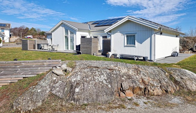 Cozy home in Kyrkesund with WiFi