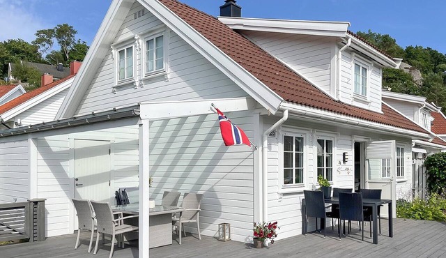 Cozy home in Lindesnes with WiFi