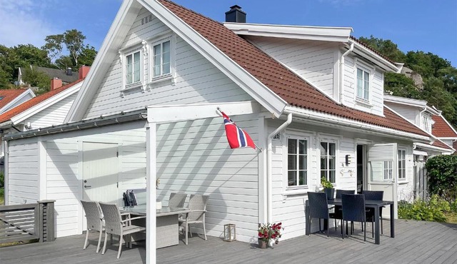 Cozy Home In Lindesnes With Wifi