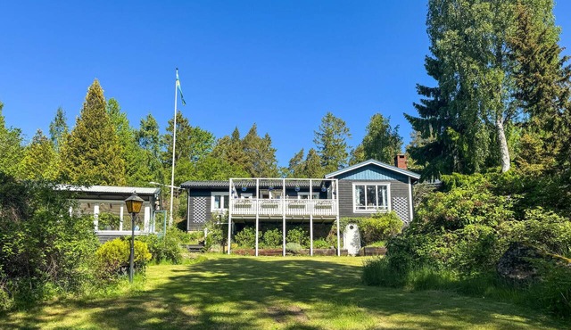 Cozy home in Motala with sauna