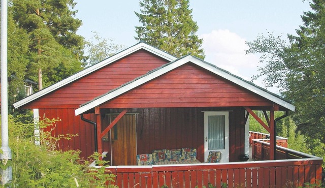 Cozy home in Sandvoll with house sea view