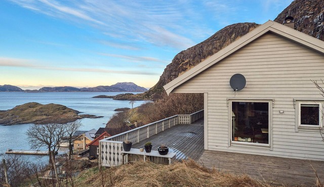 Cozy home in Tansøy with house a panoramic view