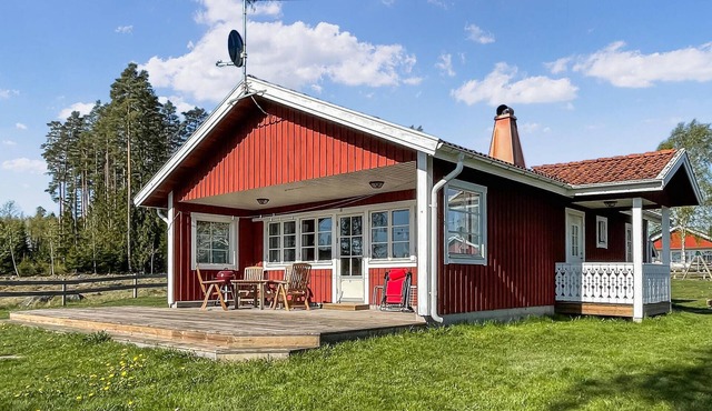 Cozy home in Vittaryd with house sea view