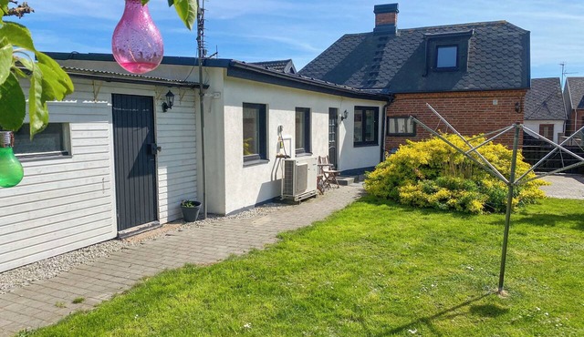 Cozy house and garden, a 1-minute walk from the sandy beach in Trelleborg in Trelleborg