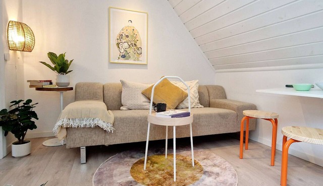 Cozy loft with king bed in the middle of town