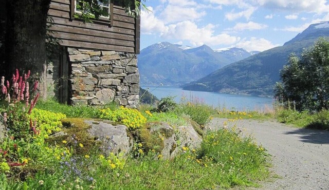 Cozy Nordfjordstove in the heart of Stryn