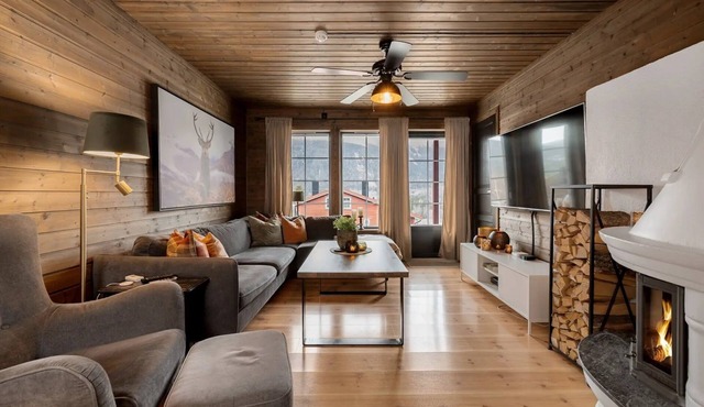 Cozy Norwegian apartment with sauna right by ski slope and mountain bike tracks.