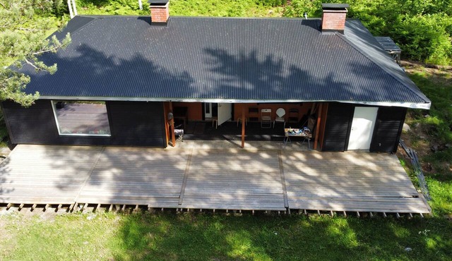 Cozy private house surrounded by peaceful nature. Pet-friendly!