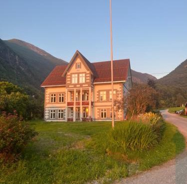 Dalhus Valley Apartment