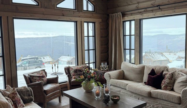 Design cabin with mountain views in Hafjell
