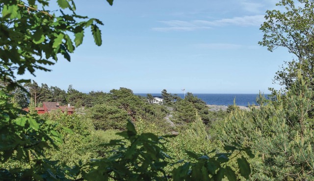 Do you want to spend lazy summer days in a scenic environment with the sea as the nearest neighbor.