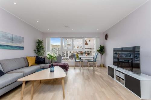 DV86 - Studio Modern City Retreat