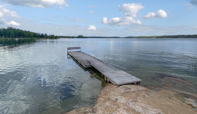 Enjoy this charming holiday home and the archipelago right on your doorstep.