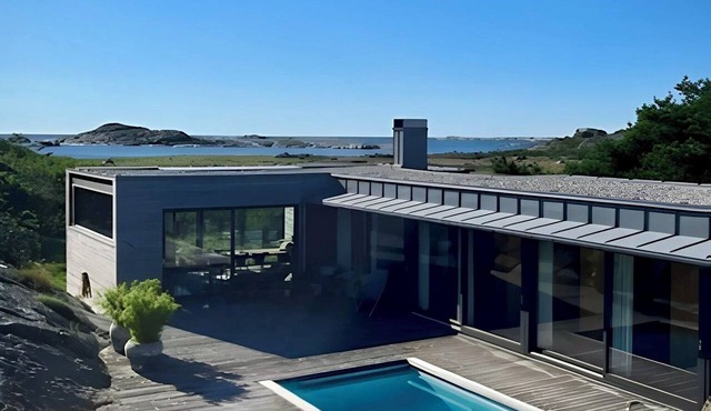 Exclusive cabin on the edge of Hvasser – pool, coastal rocks and total privacy in Færder