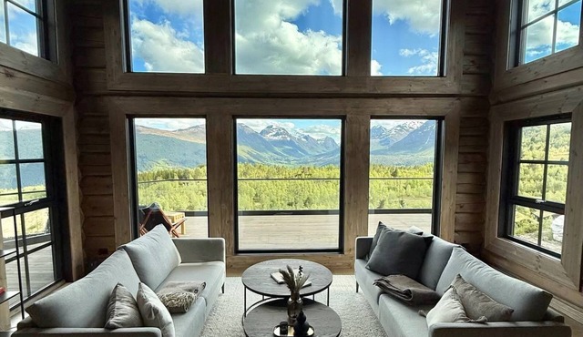 Exclusive Fjord Lodge with Jacuzzi & Epic Views
