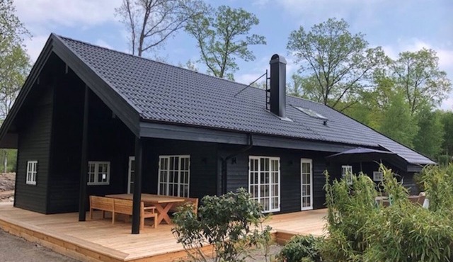 Experience Nordic Charm and Comfort in Our Luxurious Cabin. Pet friendly in Våxtorp