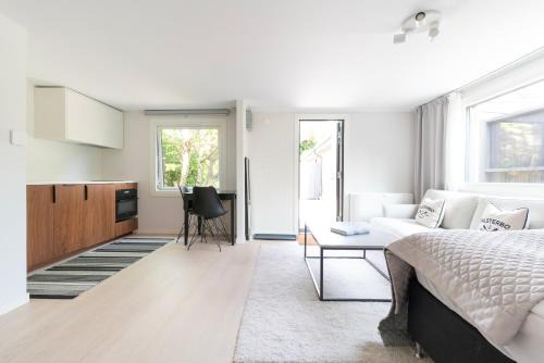 Falsterbo Guesthouse - Modern Comfort with Private Patio in Malmo