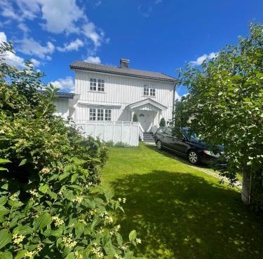 Familievennlig fritidsbolig i hjertet av Flå, perfekt for besøk i Bjørneparken