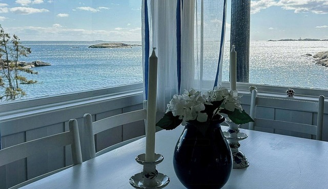 Family cabin by the sea with private pier