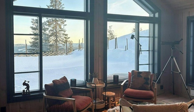 Family cabin with mountain panorama near Øyer