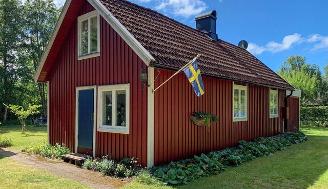 Family-friendly cottage near the sea in Ugglarp