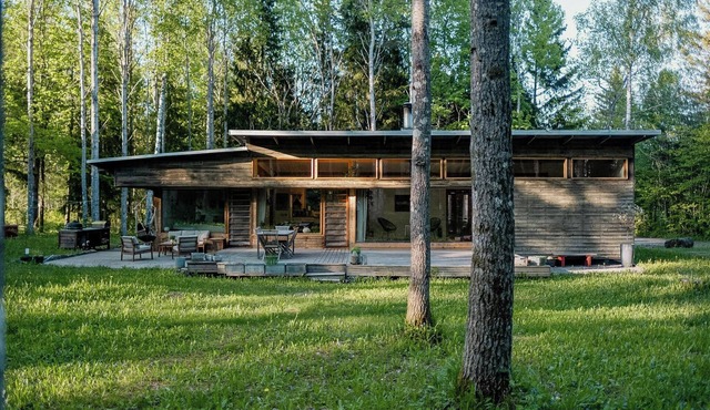 Family house with large plot near the water