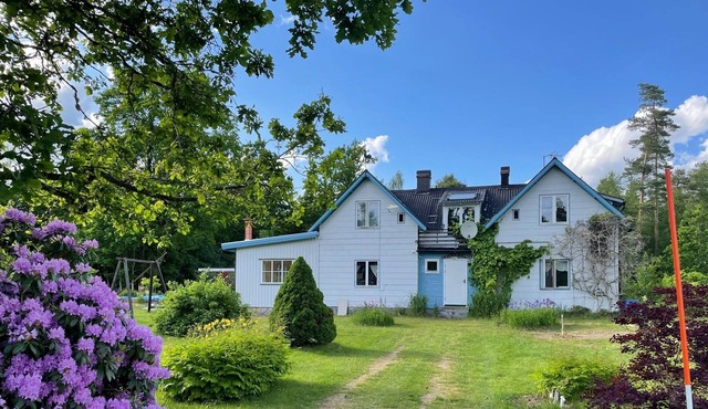 Ferienh. for up to 10 adults (+ 1K) with sauna (under construction) in Smaland on the lake Asne