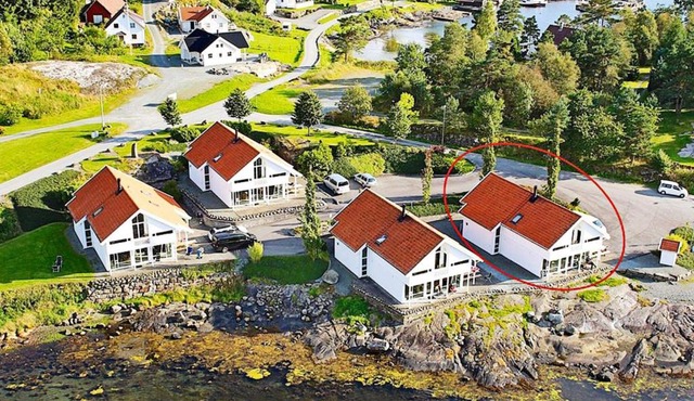 Five-Bedroom Holiday home in Jelsa 1