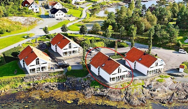 Five-Bedroom Holiday home in Jelsa 2