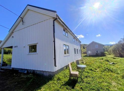 Fjord-view traditional Nordic stay in Sørfold