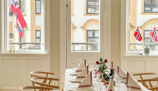 Flat from the 1800s with balcony in Frogner