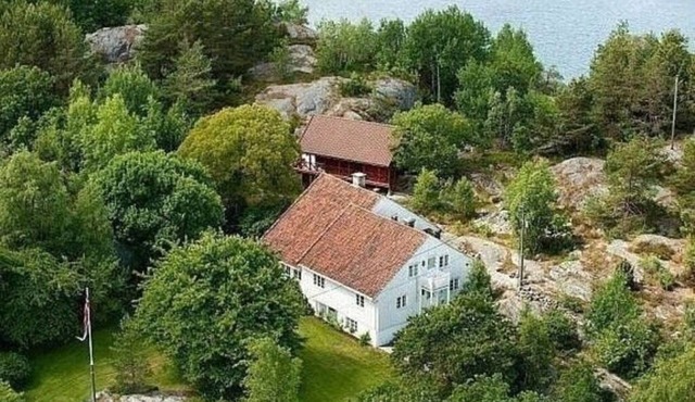 Flott Hus ved sjøen Brygge Båt Nært Kristiansand Aagerøya