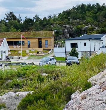 Flott hytte på Bersagel nær sjø