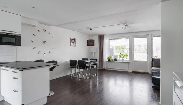 Fully Renovated 4BR Home With Modern Kitchen