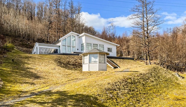 Gorgeous home in Farsund with WiFi