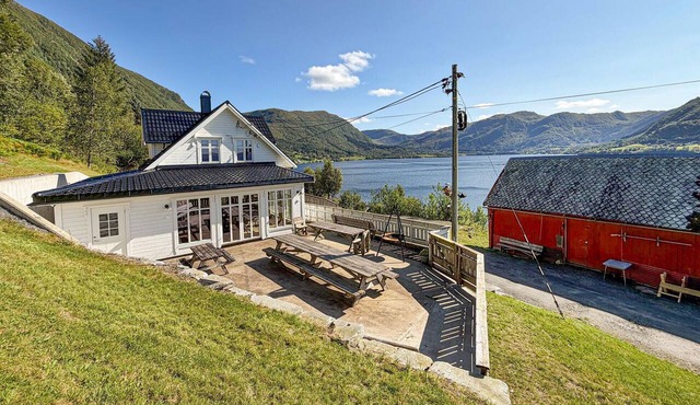 Gorgeous home in Fiskåbygd with house a panoramic view in Fiskåbygd