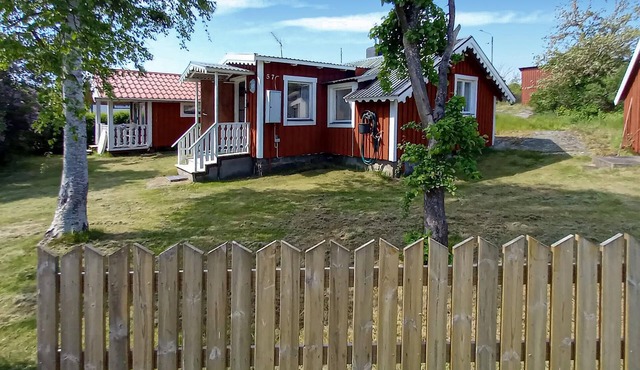 Gorgeous home in Hasslö with house sea view