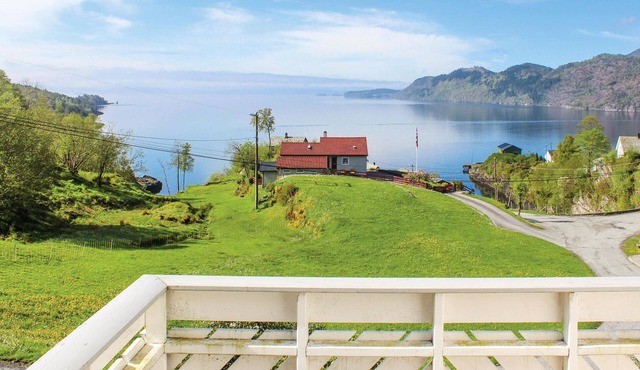 Gorgeous home in Holmefjord with WiFi