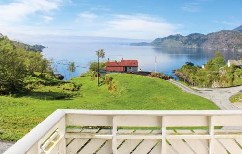 Gorgeous Home In Holmefjord With Wifi