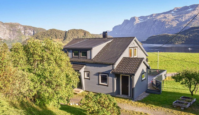 Gorgeous home in Kvammen with house a panoramic view