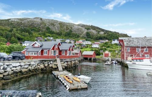 Gorgeous Home In Leinøy With House Sea View in Heroy