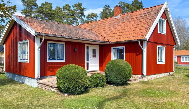 Gorgeous home in Löttorp with WiFi