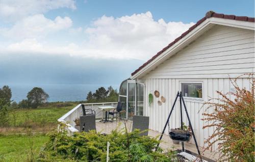 Gorgeous Home In Sørbøvågen With Wifi