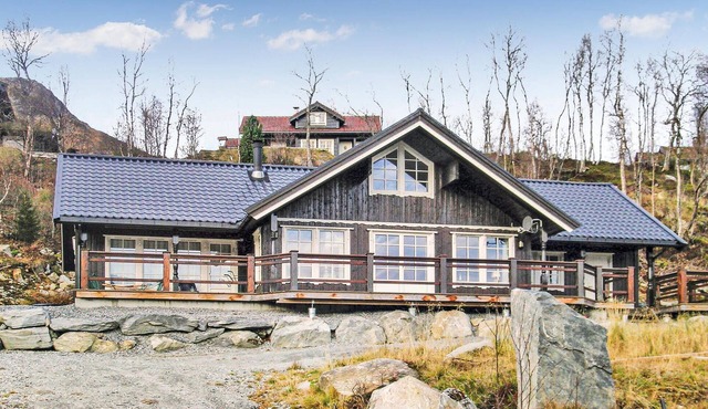 Gorgeous home in Straumgjerde with WiFi