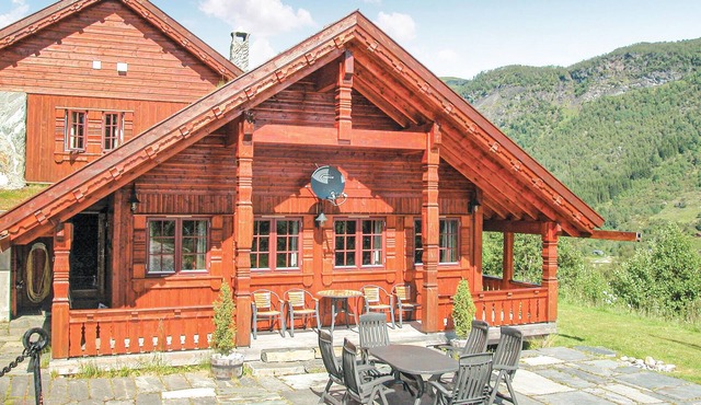 Gorgeous home in Sogndal with sauna in Sogndal