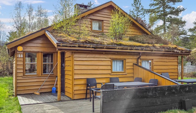 Gorgeous home in Tjørhom with sauna