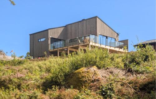 Gorgeous Home In Tromøya With Wifi